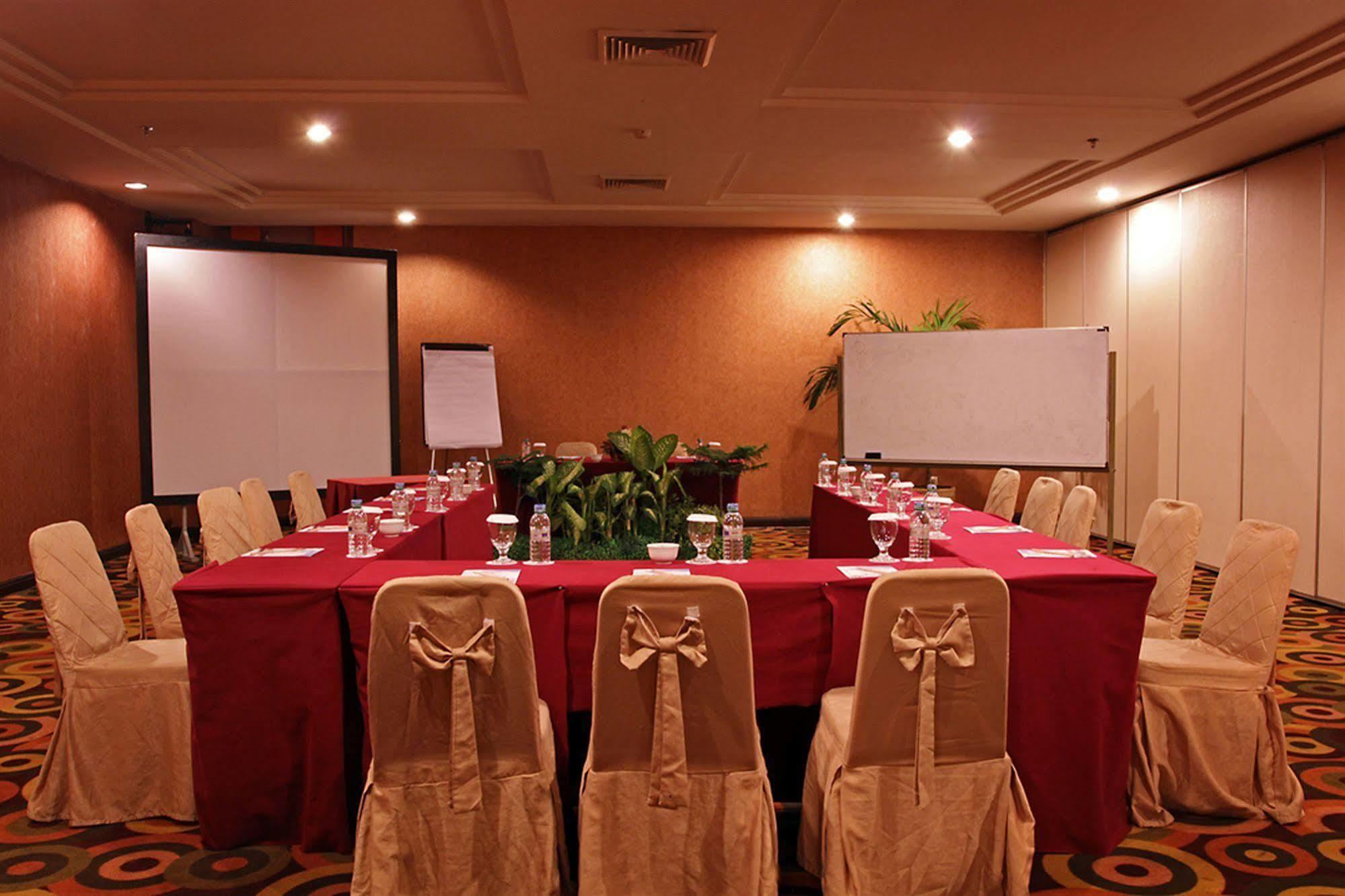 Grand Elite Hotel Pekanbaru Dış mekan fotoğraf